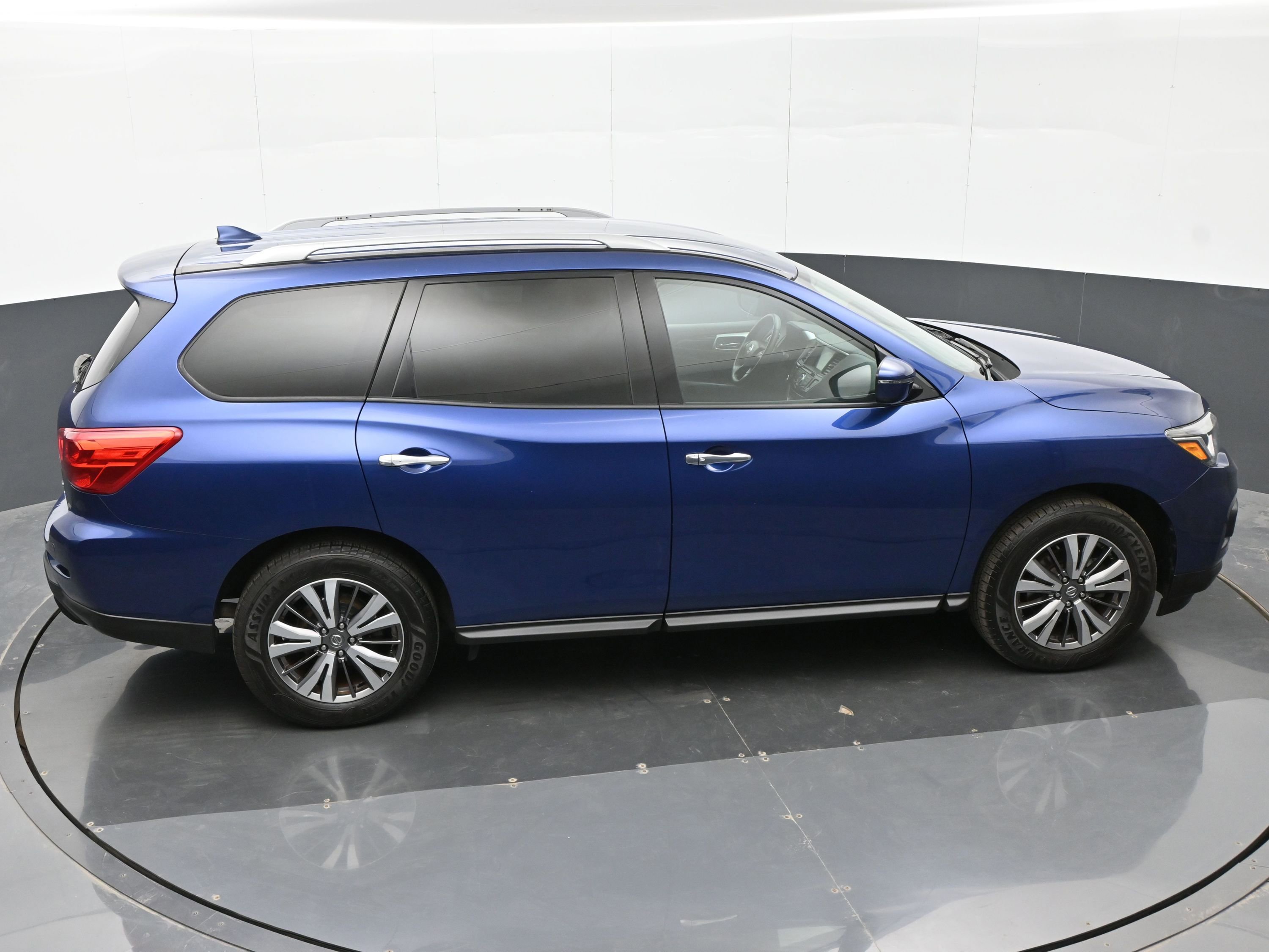 Used 2020 Nissan Pathfinder SV image 35