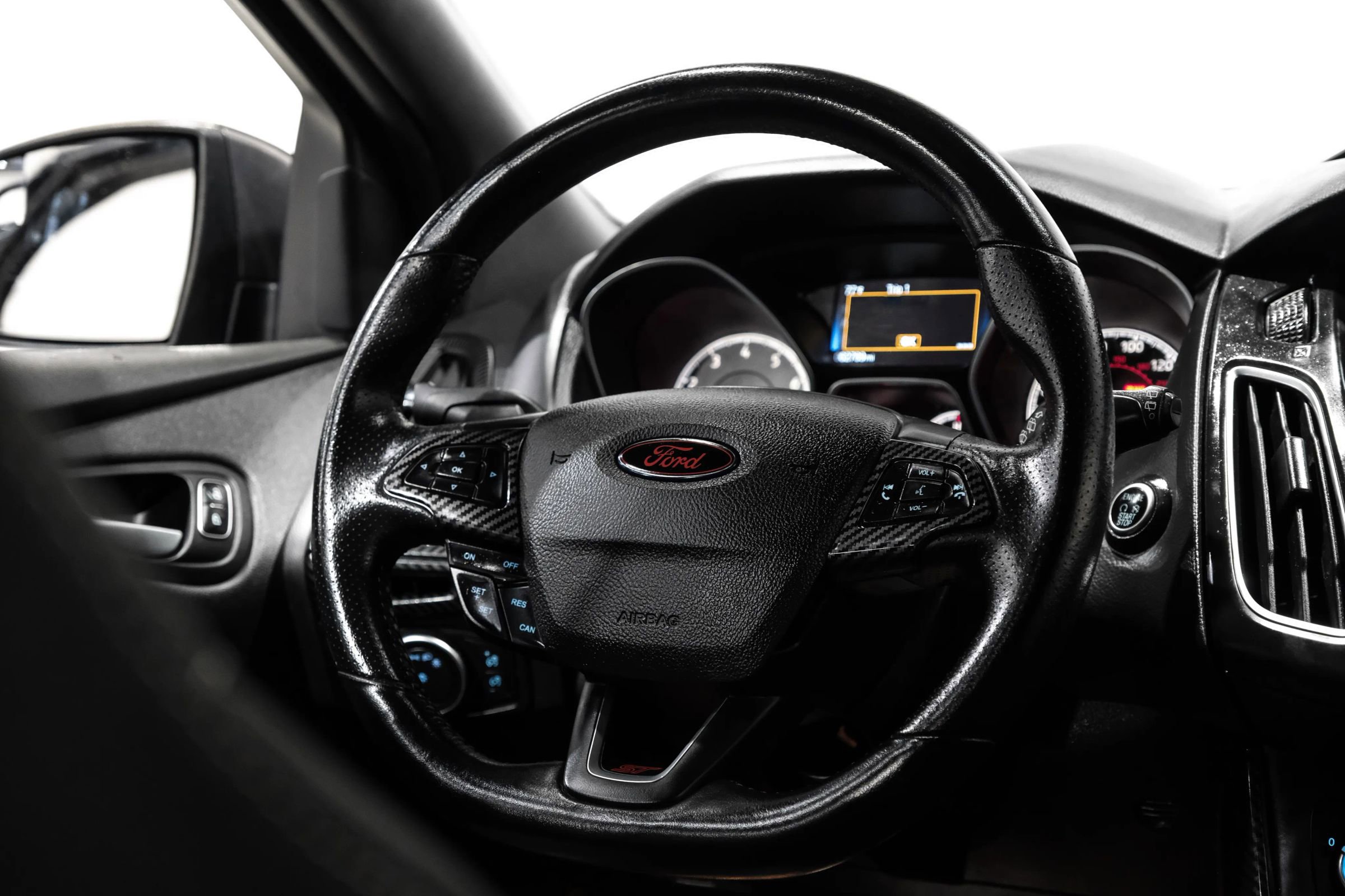 Used 2018 Ford Focus ST image 18