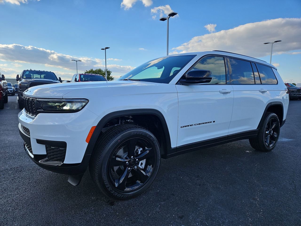 New 2025 Jeep Grand Cherokee L Altitude image 3