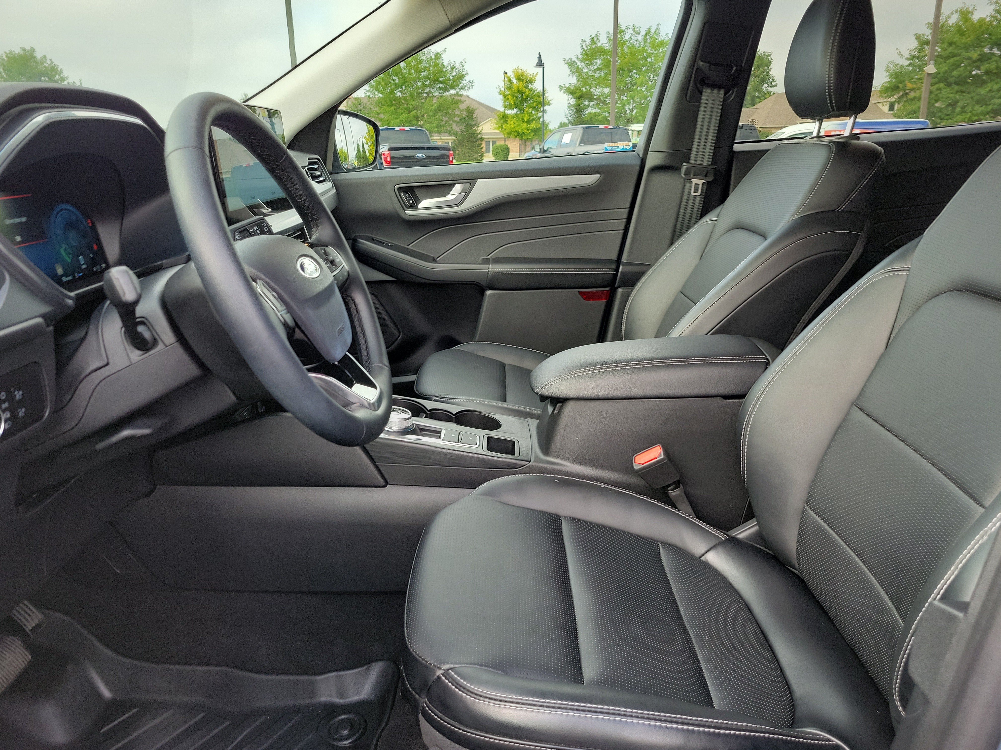 Used 2025 Ford Escape Platinum AWD/4WD image 19