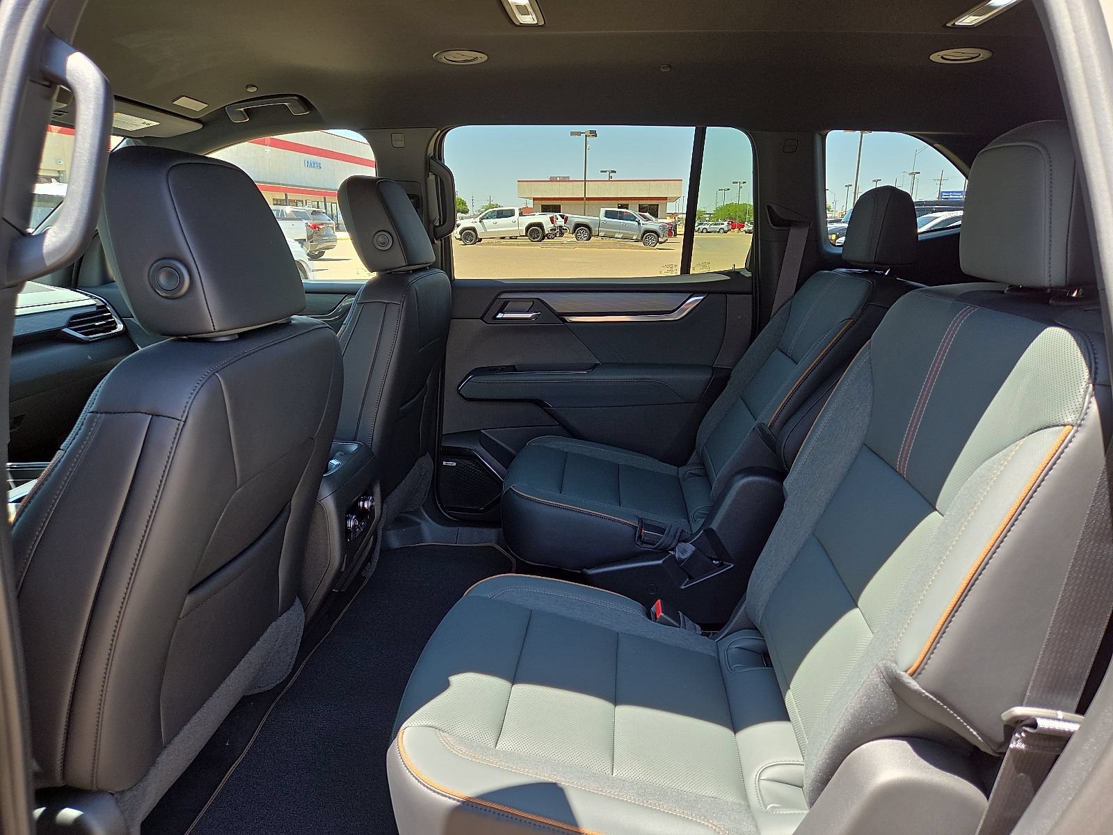 New 2026 GMC Acadia AT4 w/ Luxury Package AWD/4WD image 9