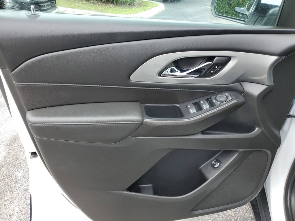 Used 2022 Chevrolet Traverse LT FWD image 16