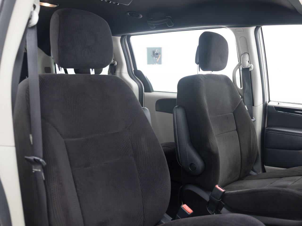 Used 2014 Dodge Grand Caravan SE FWD image 28