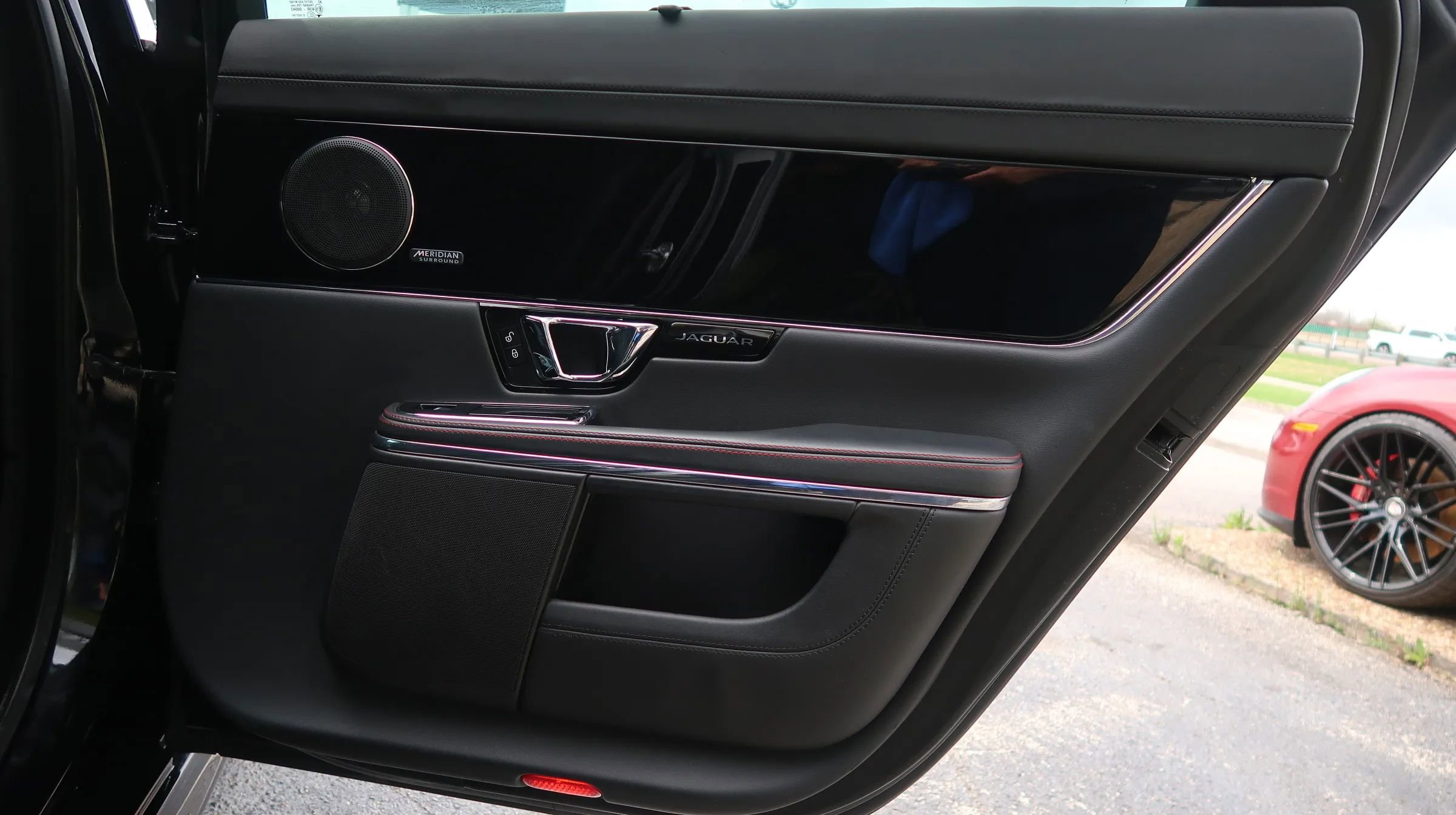 Used 2014 Jaguar XJ R LWB image 48