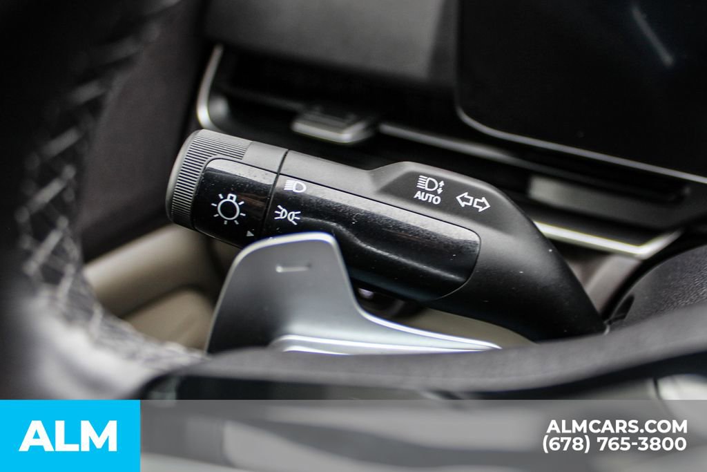 Used 2025 Kia Carnival EX image 31