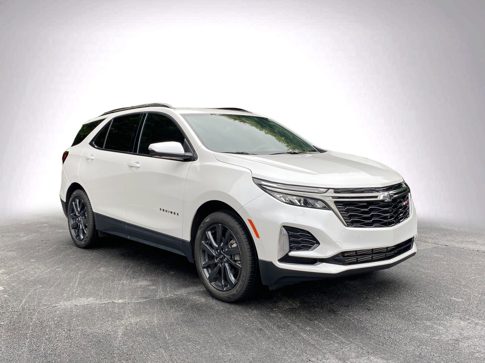 Used 2023 Chevrolet Equinox RS w/ RS Leather Package FWD image 2