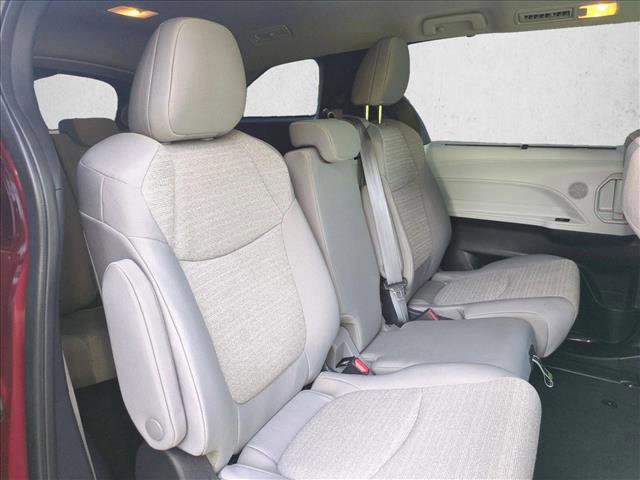 Used 2025 Toyota Sienna LE image 19