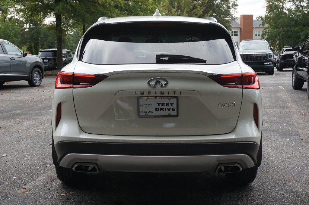 Used 2022 INFINITI QX50 Essential image 5