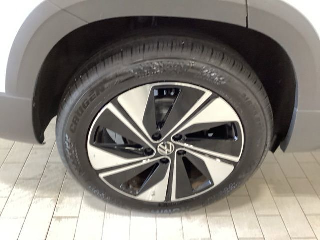 Used 2024 Volkswagen Taos SE image 23