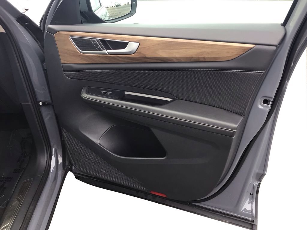 Used 2025 Volkswagen Atlas SE image 21