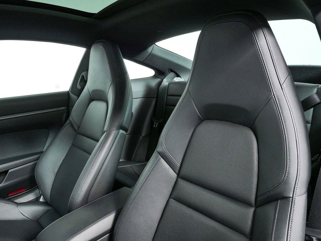 Used 2023 Porsche 911 Carrera RWD image 5