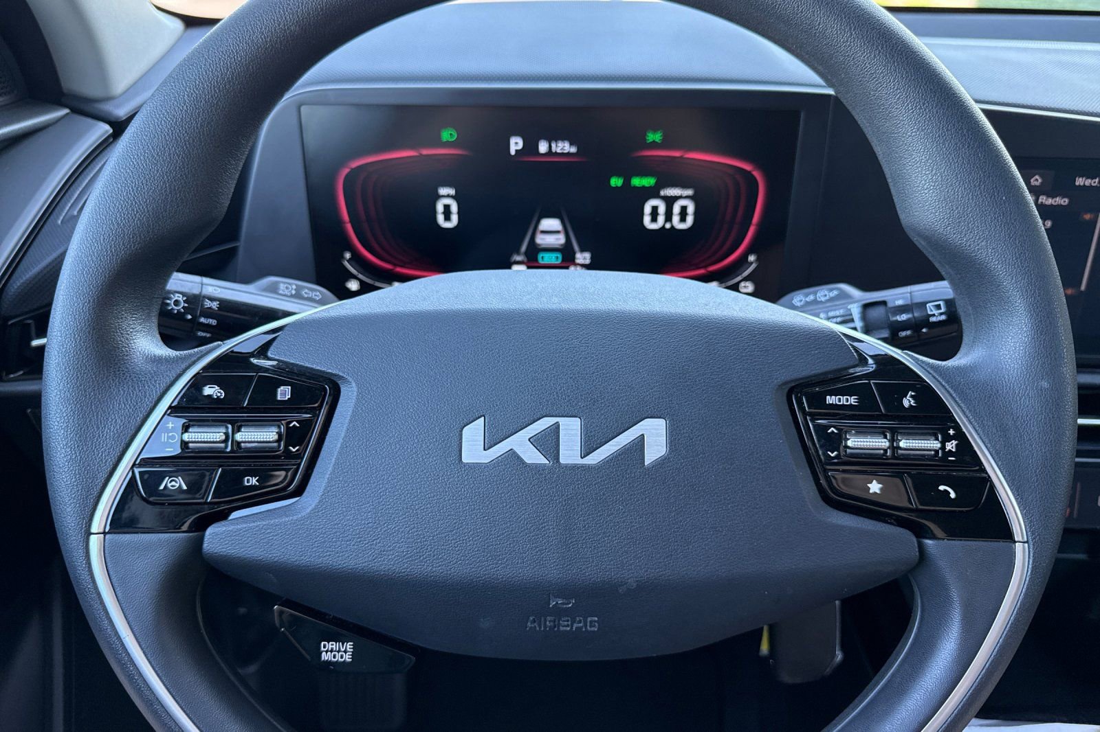 Used 2023 Kia Niro LX image 19