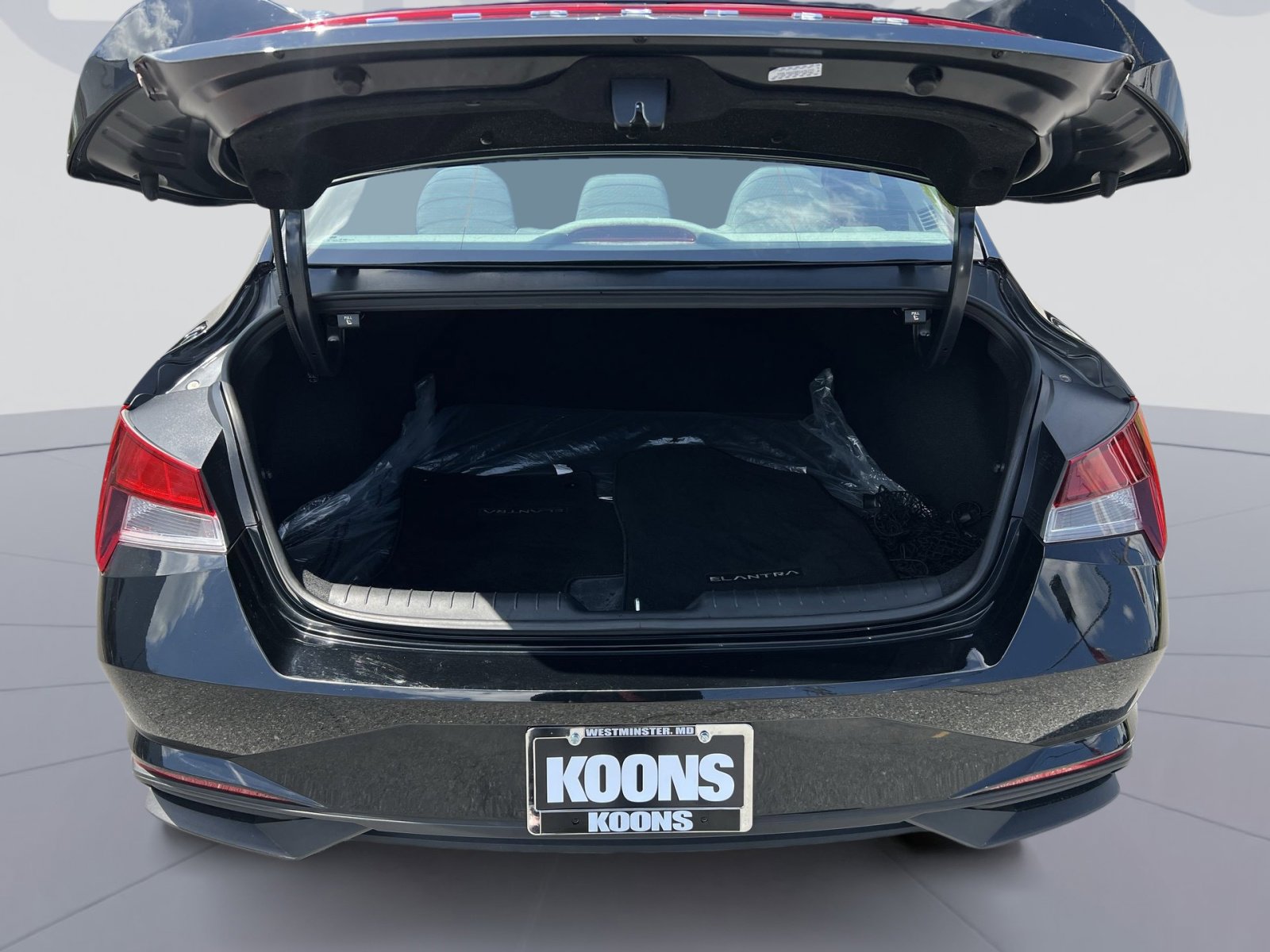 Used 2023 Hyundai Elantra SEL FWD image 31