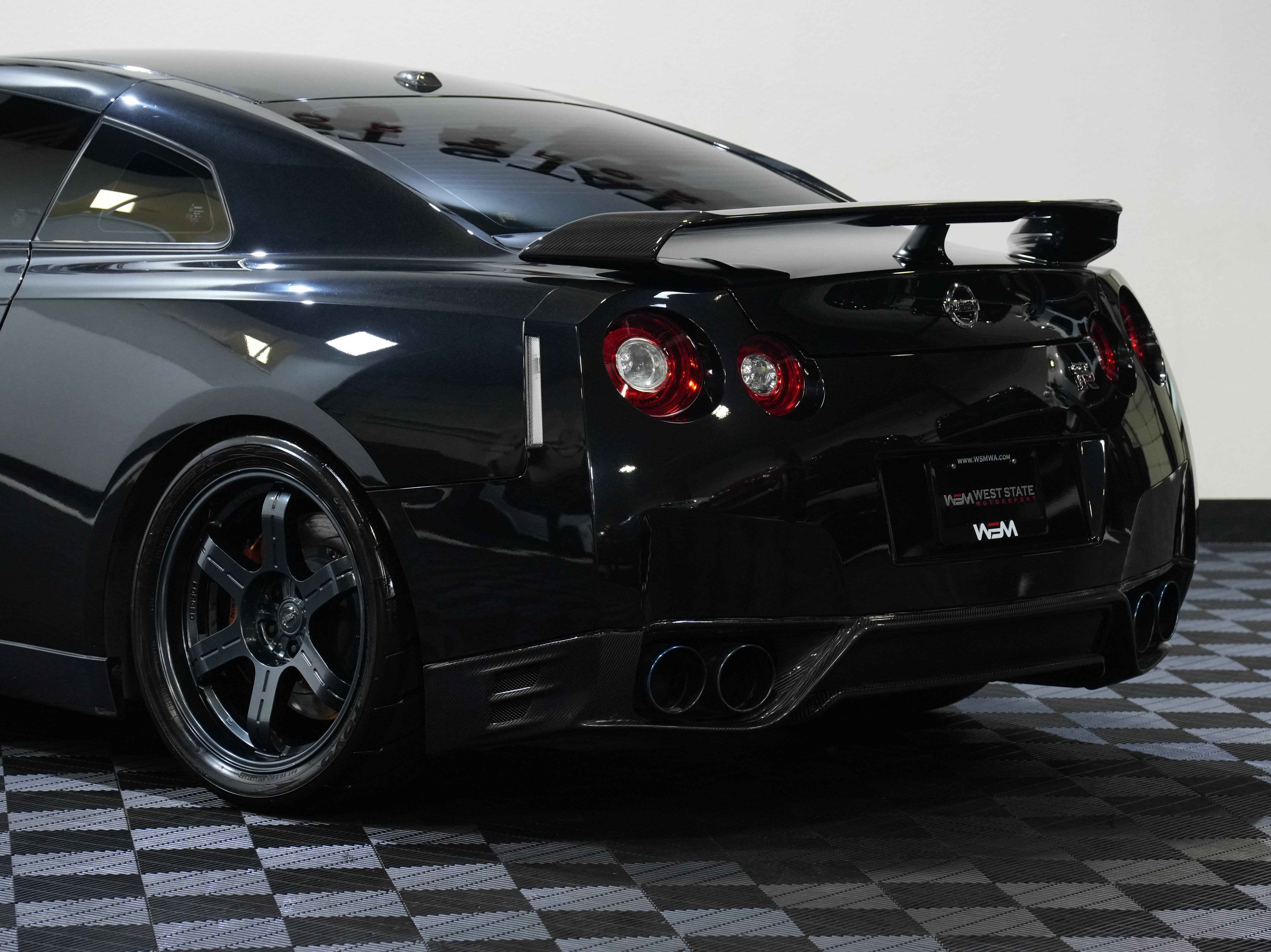 Used 2015 Nissan GT-R Black Edition AWD/4WD image 16