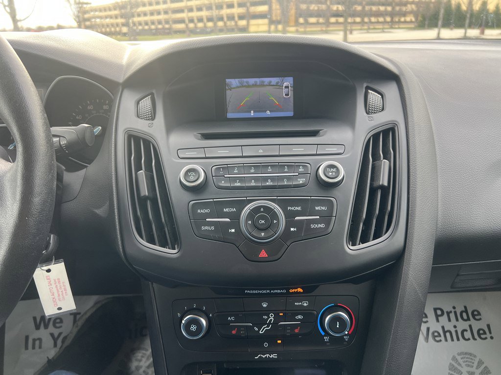 Used 2015 Ford Focus SE w/ SE Cold Weather Package FWD image 21