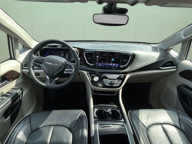 Used 2024 Chrysler Pacifica Limited FWD image 22