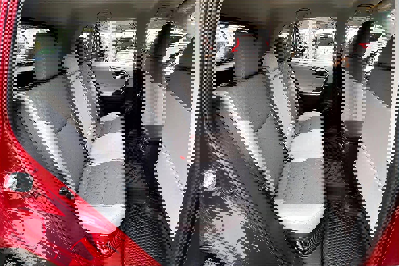 Used 2022 Toyota RAV4 XLE image 17