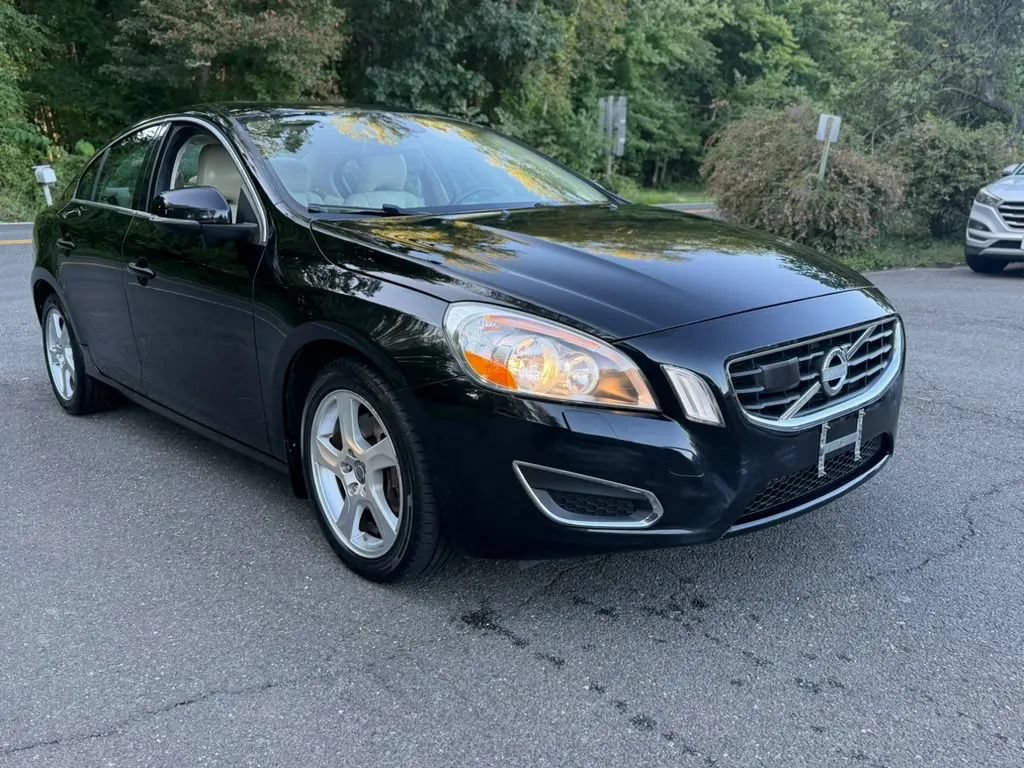 Used 2012 Volvo S60 T5 FWD image 1