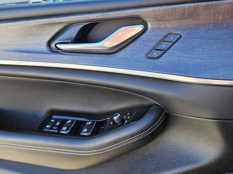 Used 2023 Jeep Grand Cherokee L Overland image 34