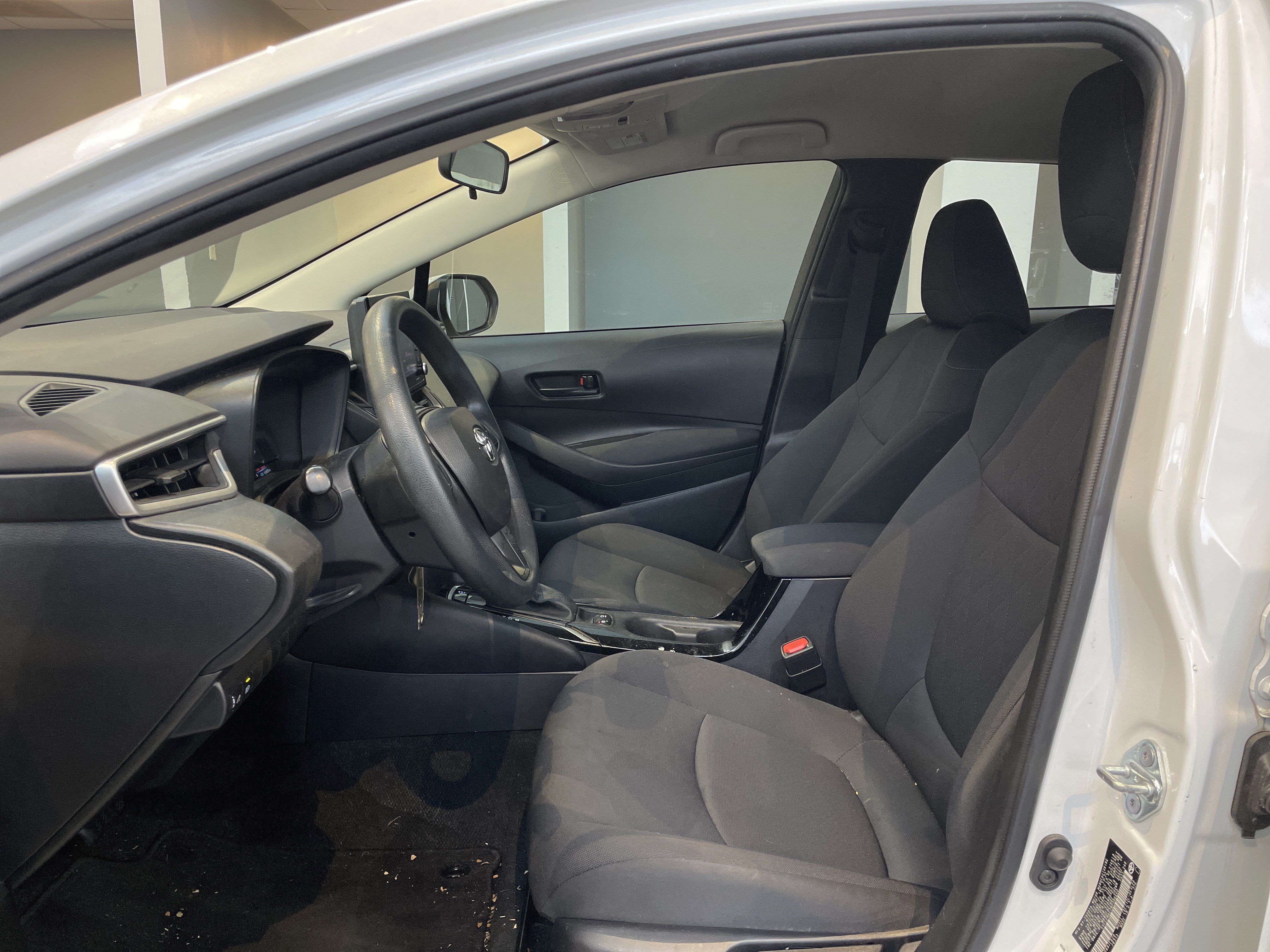 Used 2022 Toyota Corolla LE FWD image 17