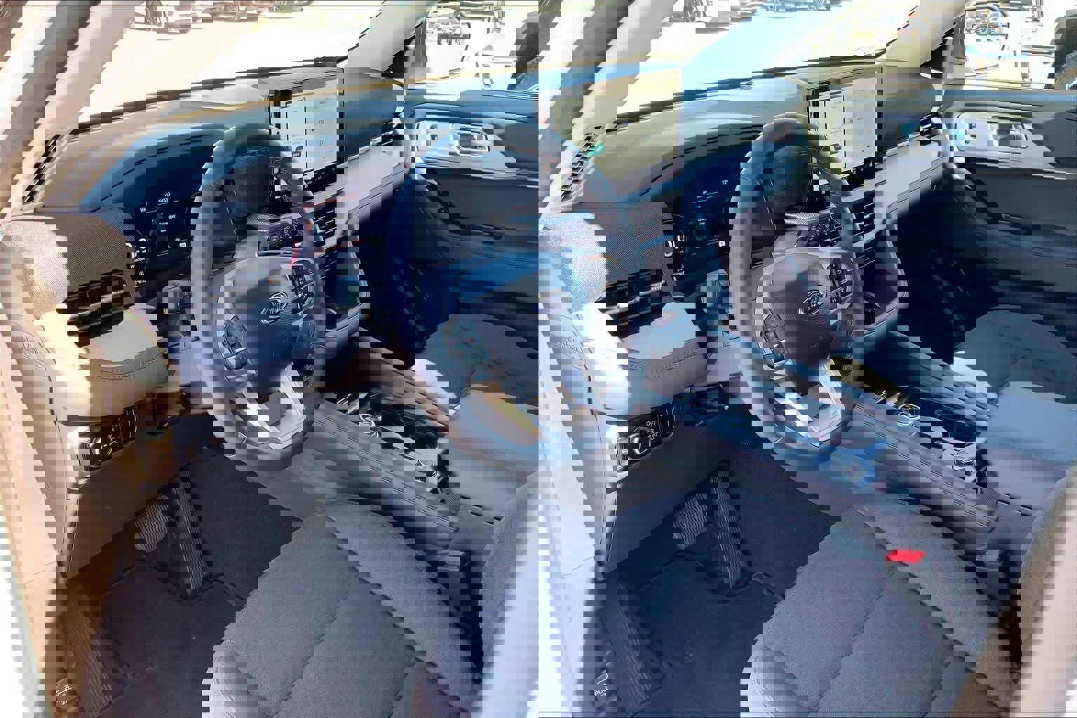 Certified 2025 Ford Explorer Active image 17