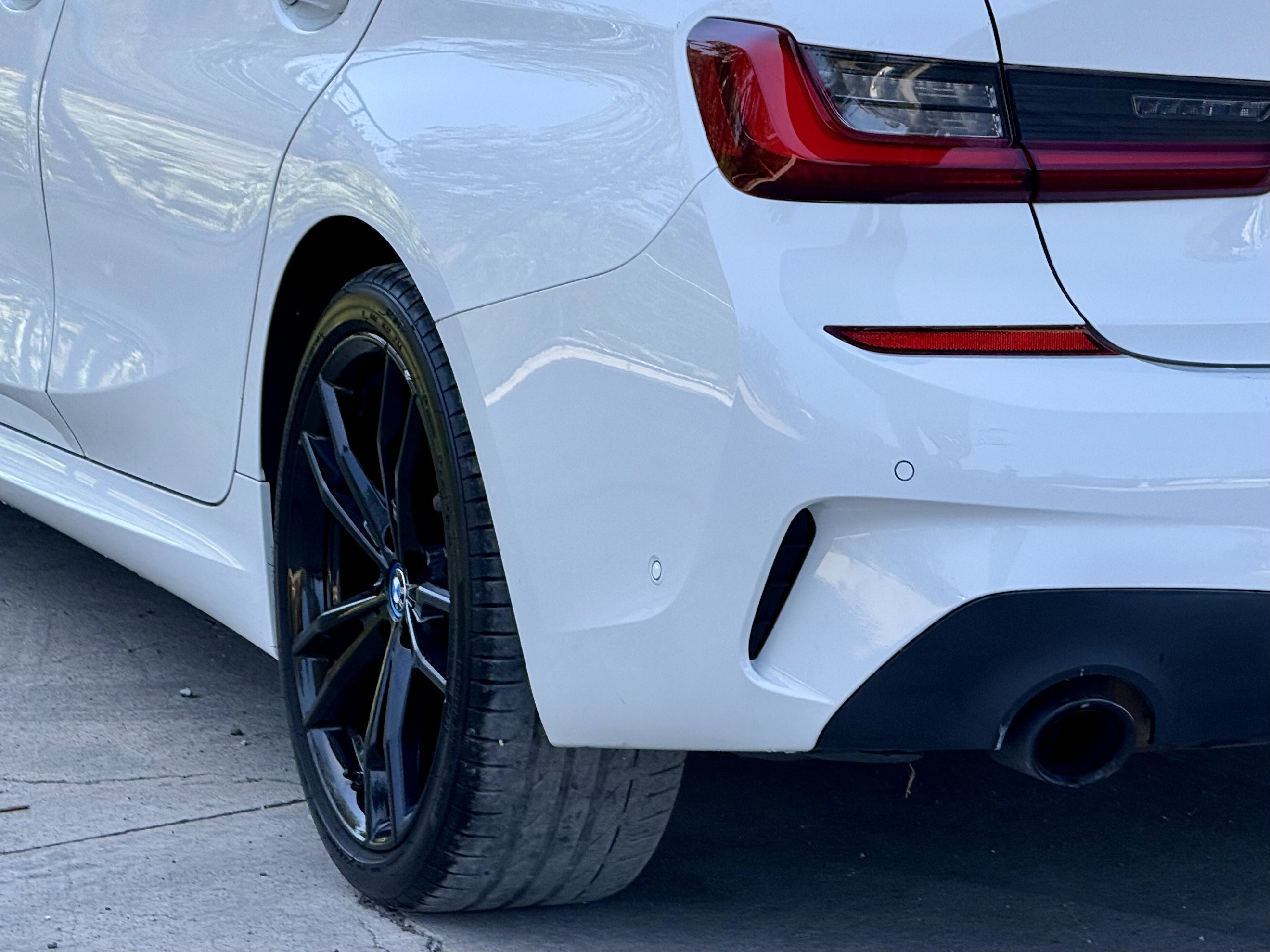 Used 2022 BMW 330e w/ M Sport Package RWD image 17