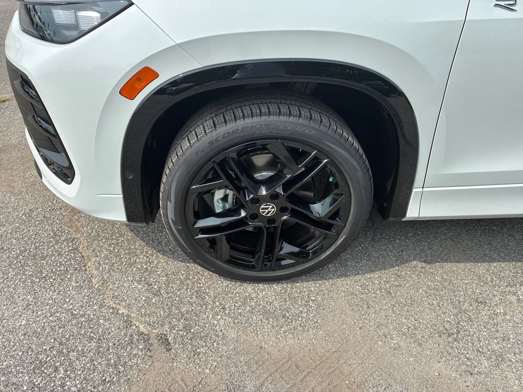 New 2026 Volkswagen Tiguan SE R-Line AWD/4WD image 9