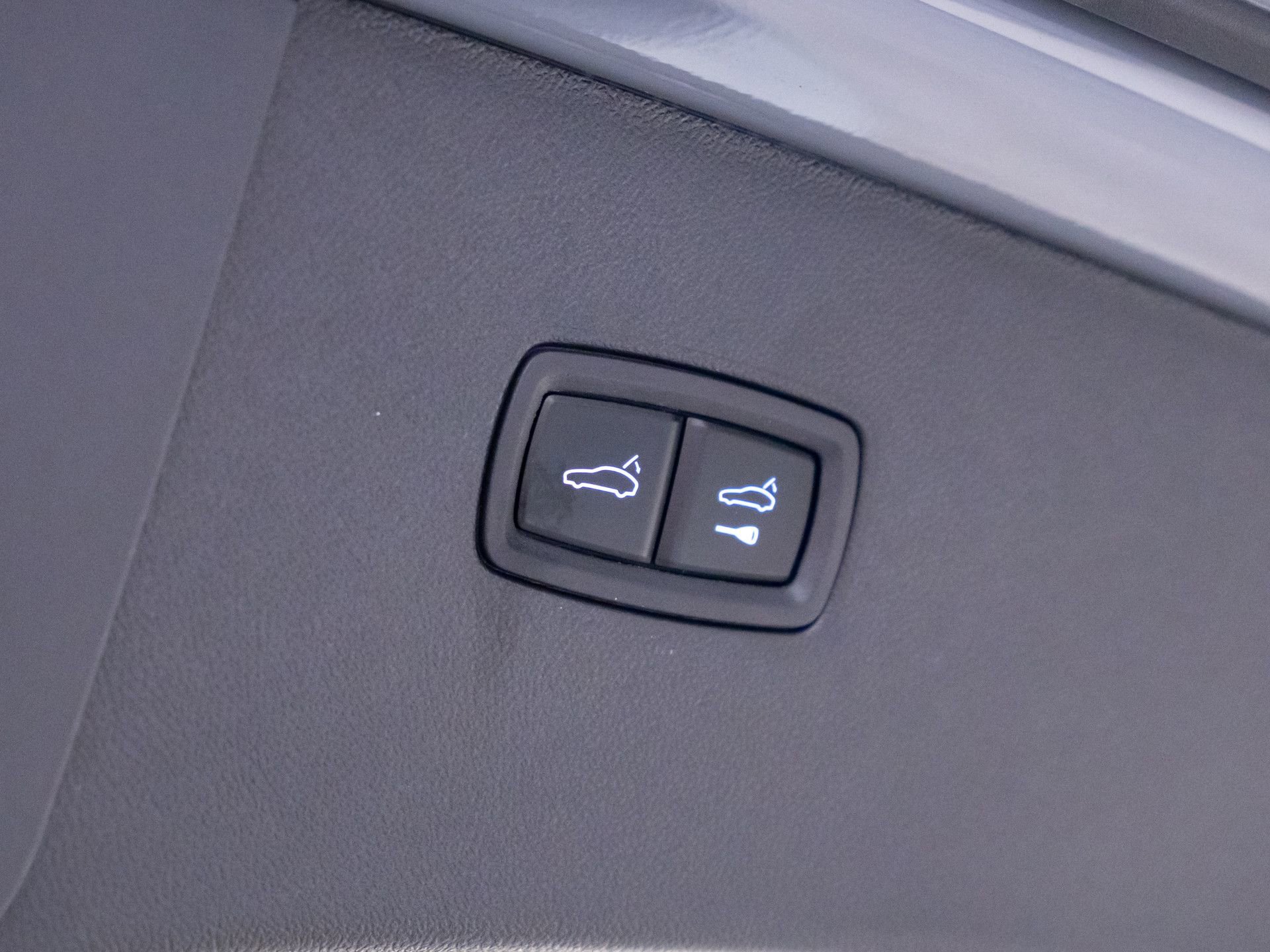 Certified 2025 Porsche Cayenne Turbo GT AWD/4WD image 33