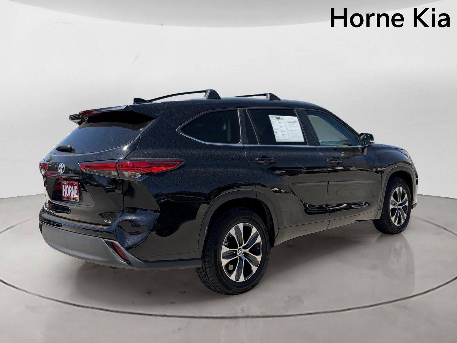 Used 2023 Toyota Highlander XLE FWD image 4