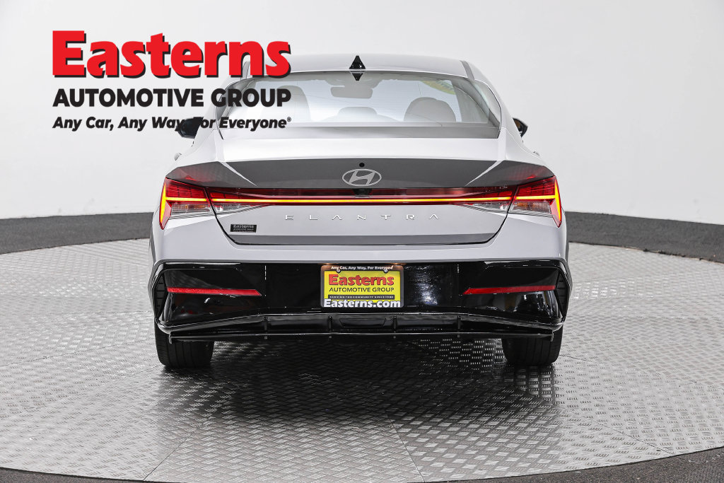 Used 2025 Hyundai Elantra SEL FWD image 7