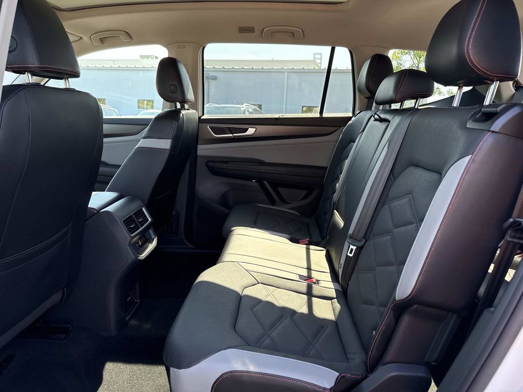 Used 2024 Volkswagen Atlas Peak Edition SEL AWD/4WD image 11