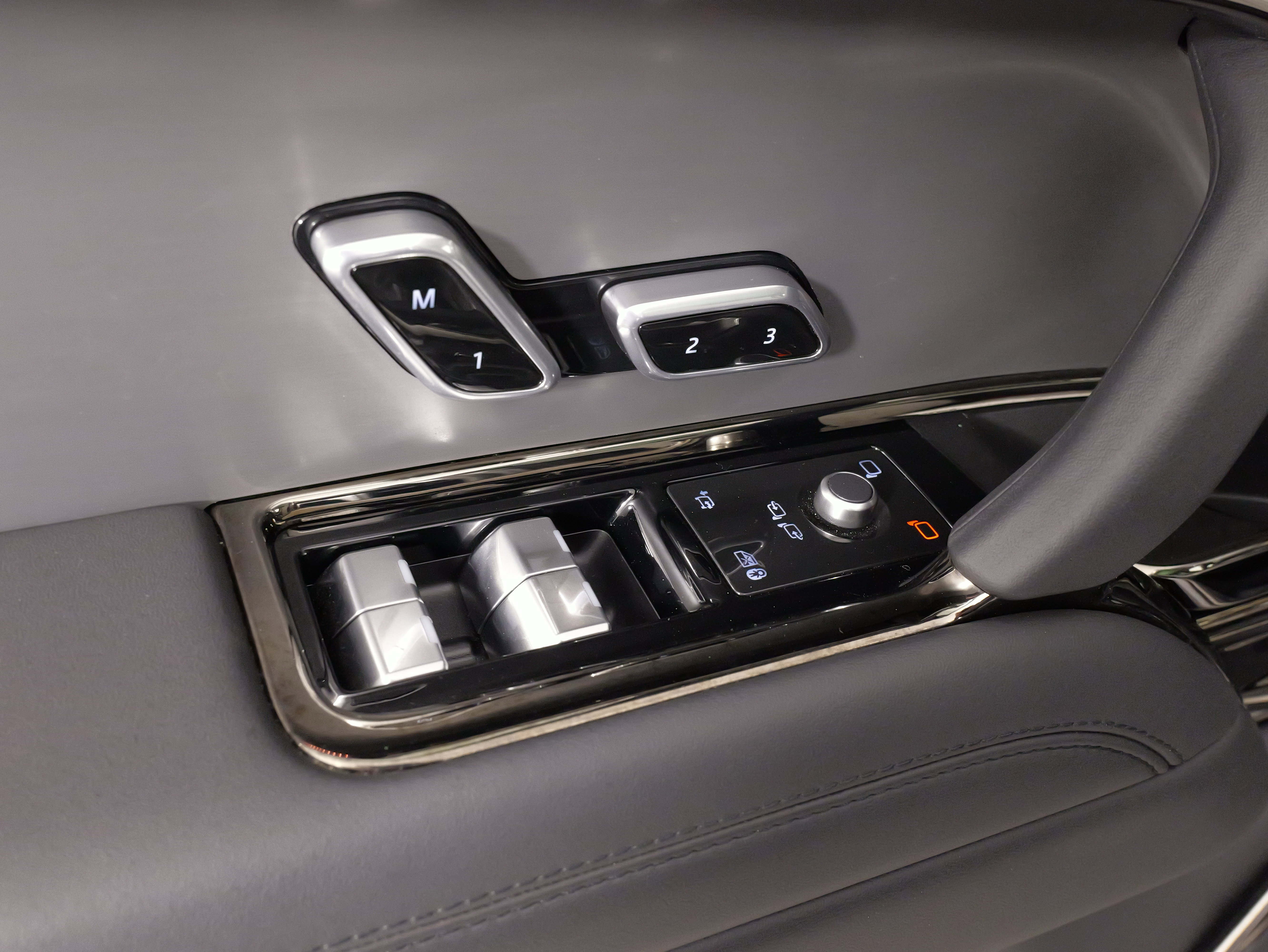 Used 2023 Land Rover Range Rover Sport SE Dynamic image 25