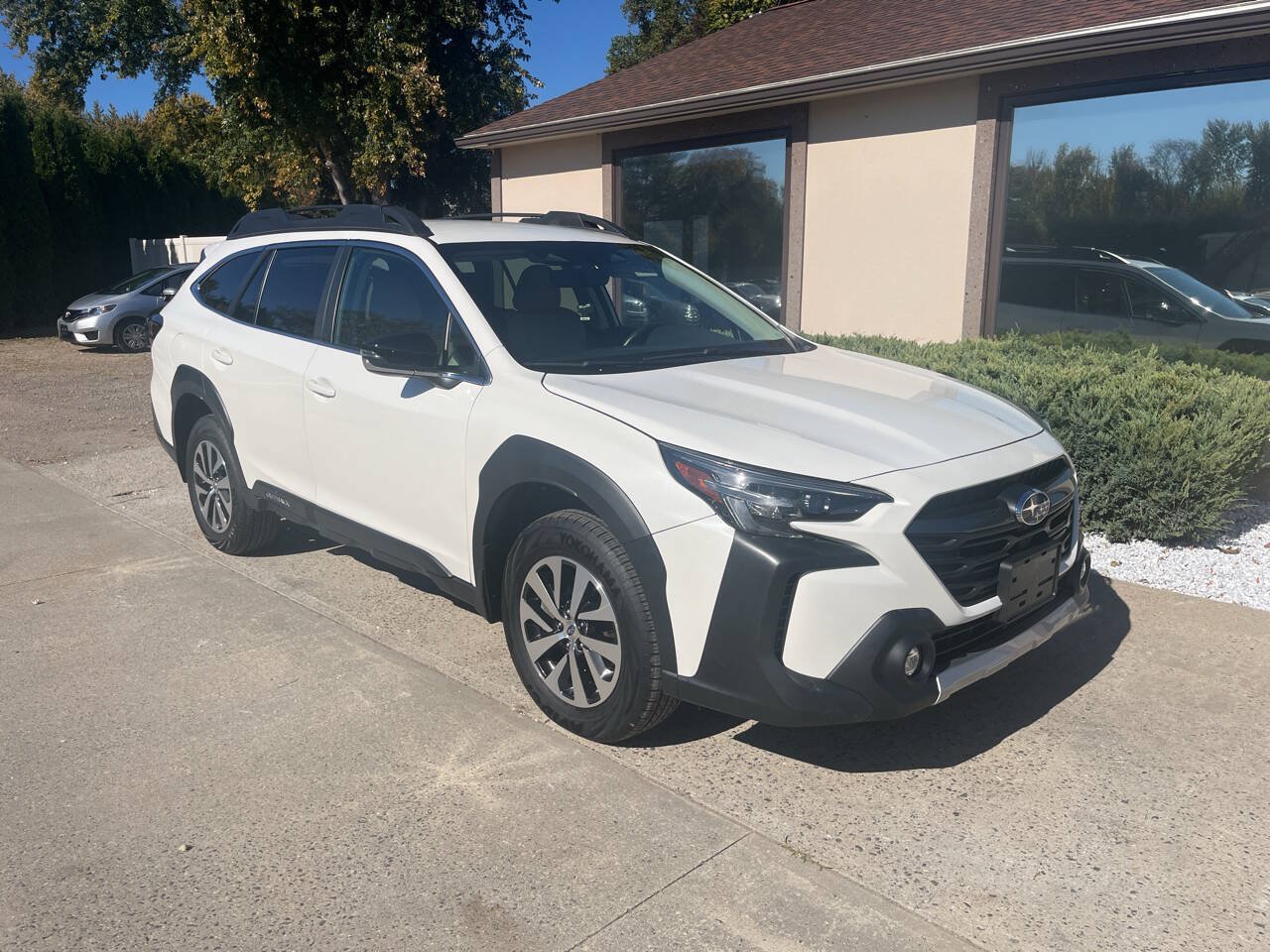 Used 2023 Subaru Outback Limited AWD/4WD image 1