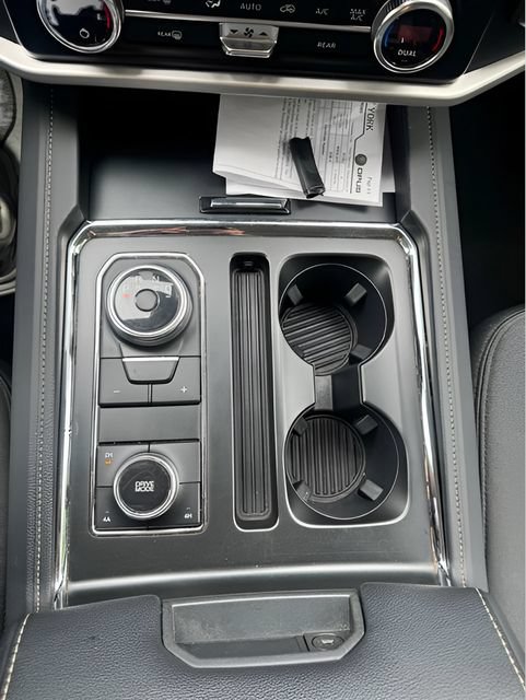 Used 2024 Ford Expedition XLT AWD/4WD image 15