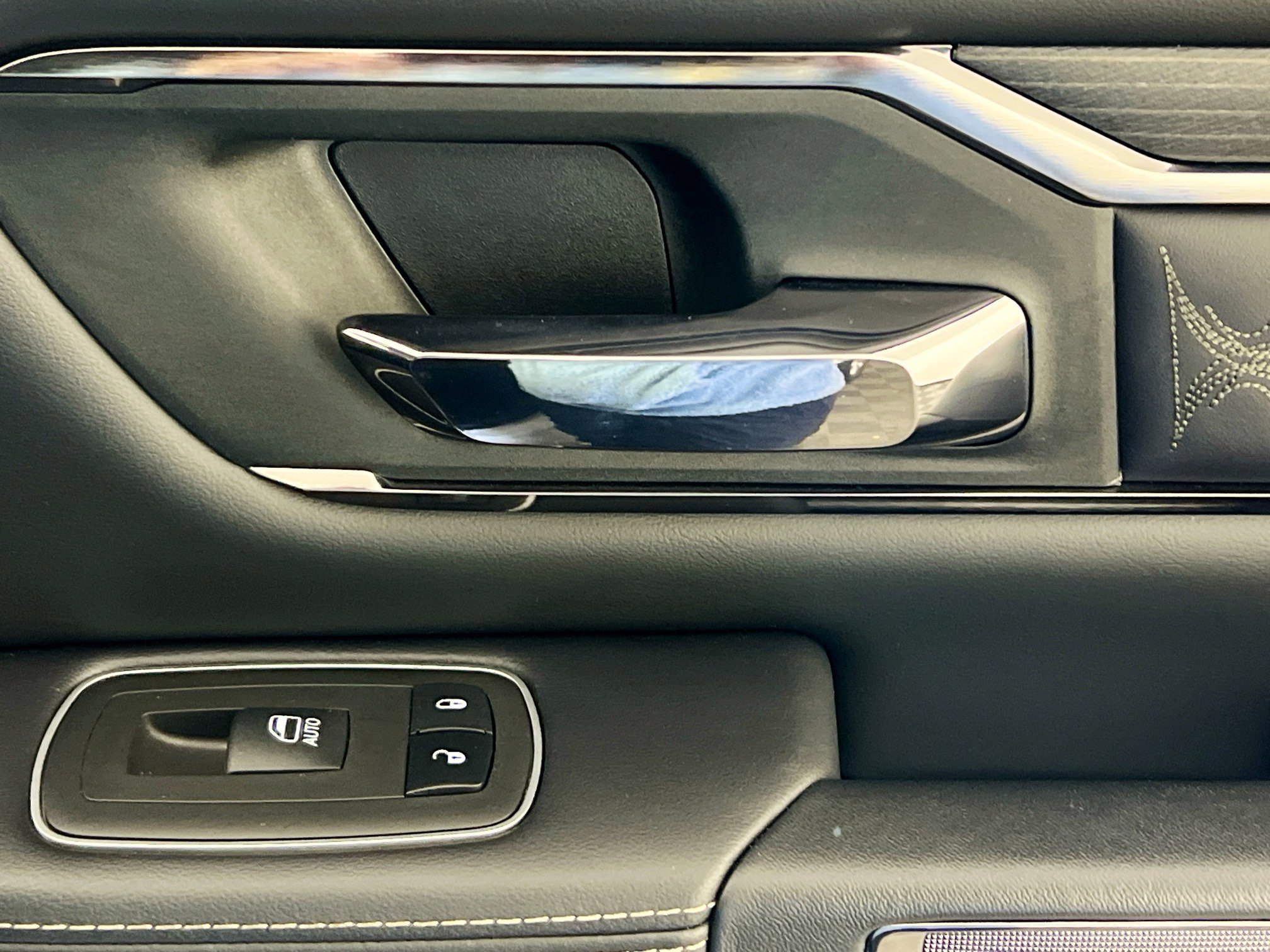 Used 2024 RAM 1500 Limited w/ Body Color Bumper Group image 32