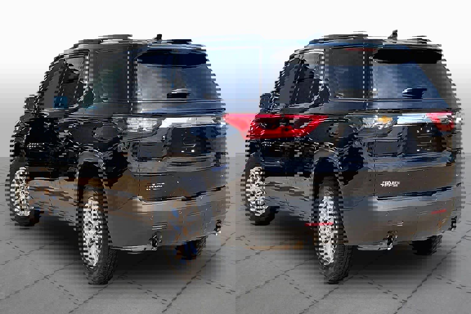 Used 2020 Chevrolet Traverse LT FWD image 13