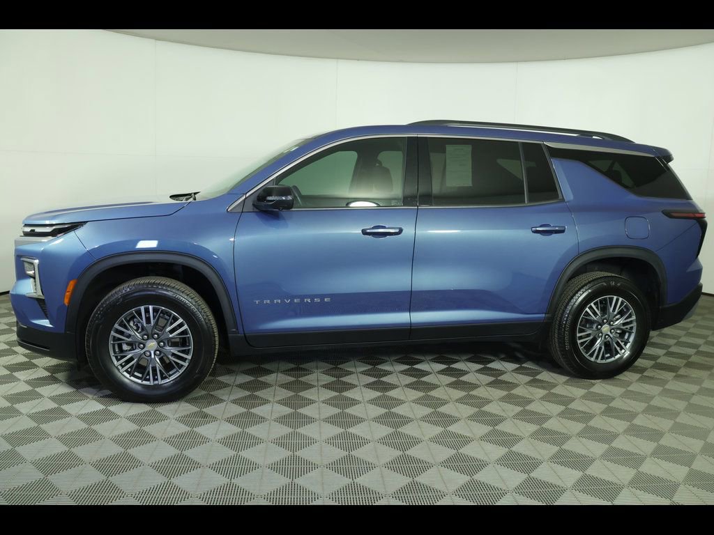 Used 2024 Chevrolet Traverse LT FWD image 17