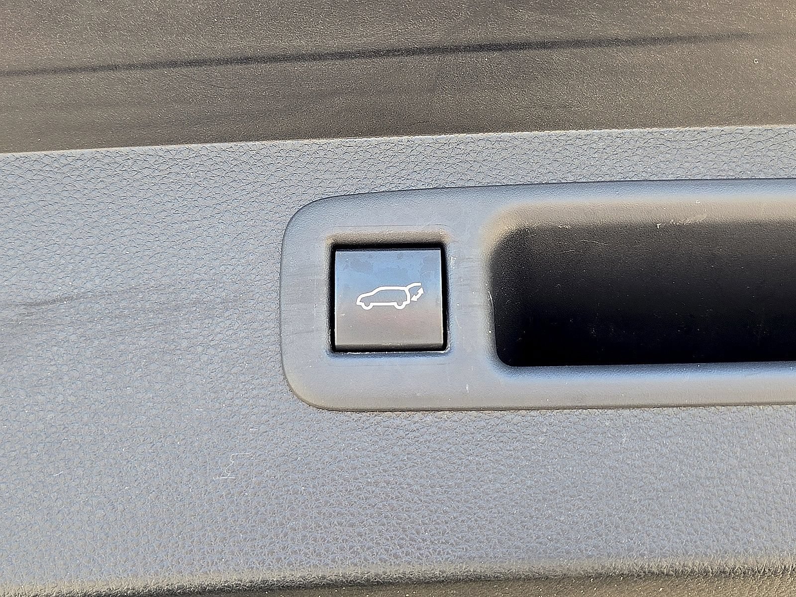 Used 2021 Toyota Highlander XLE AWD/4WD image 15
