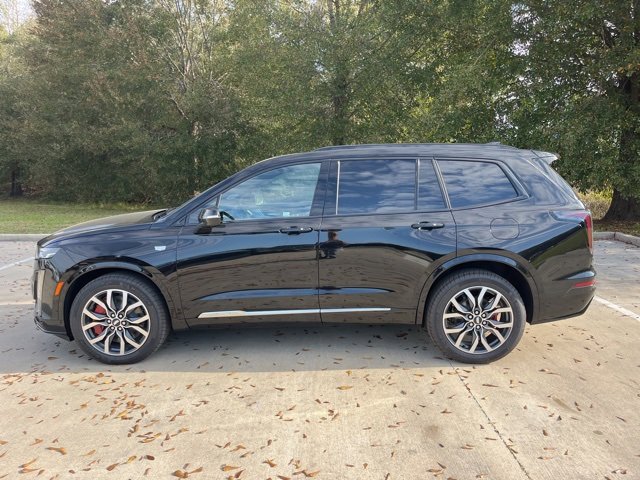 Used 2024 Cadillac XT6 Sport w/ Technology Package image 2