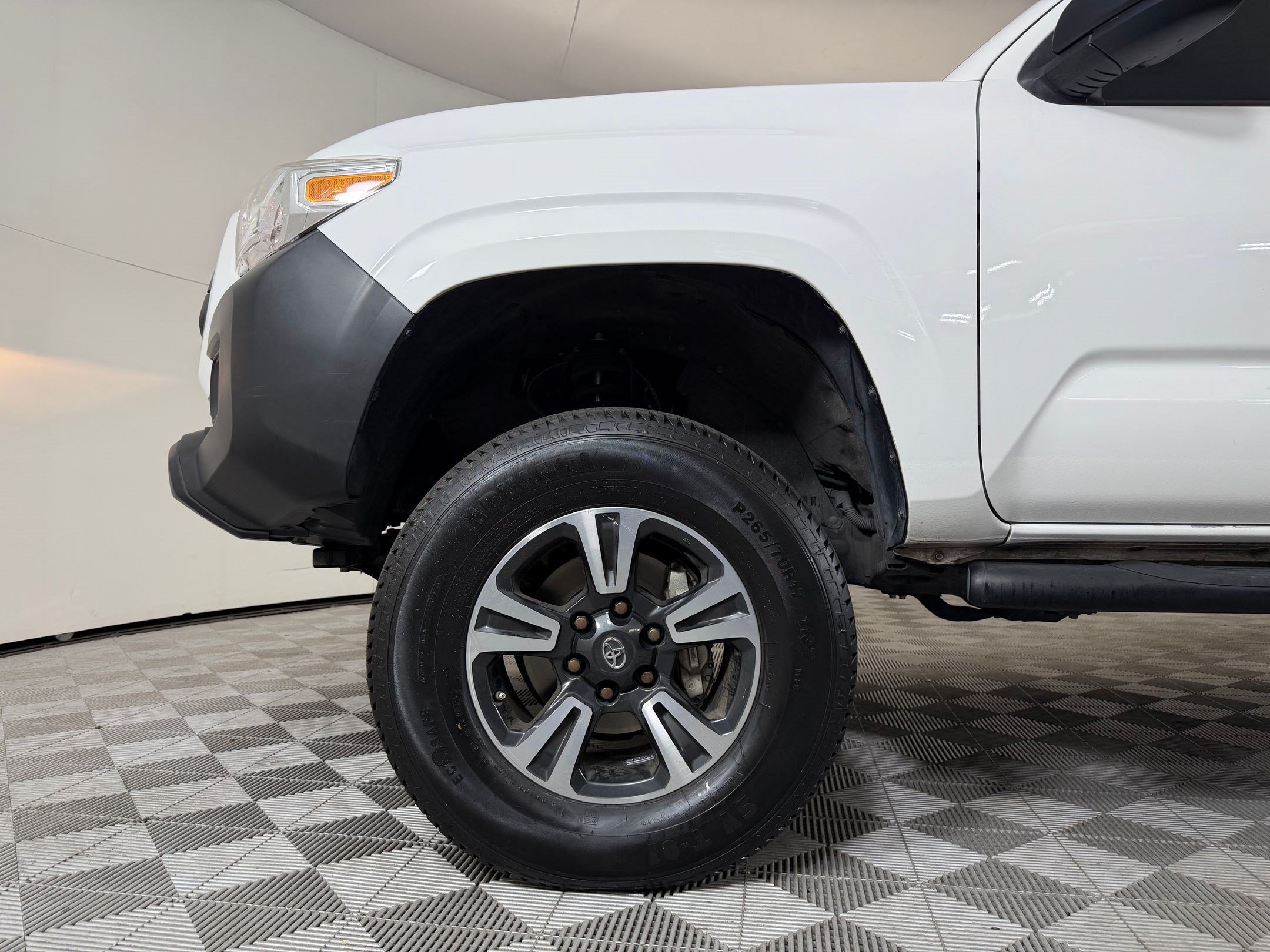 Used 2020 Toyota Tacoma SR AWD/4WD image 12