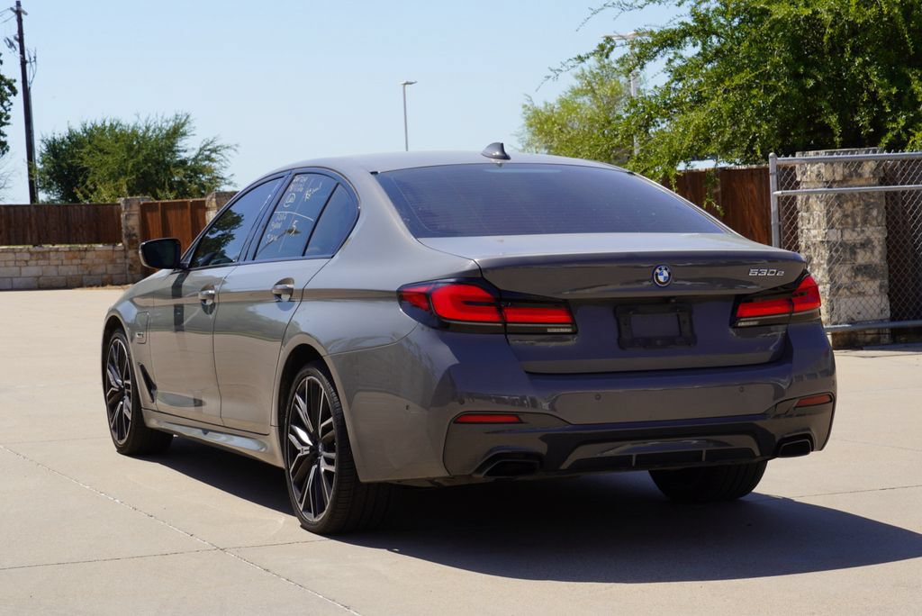 Used 2022 BMW 530e w/ Premium Package RWD image 7