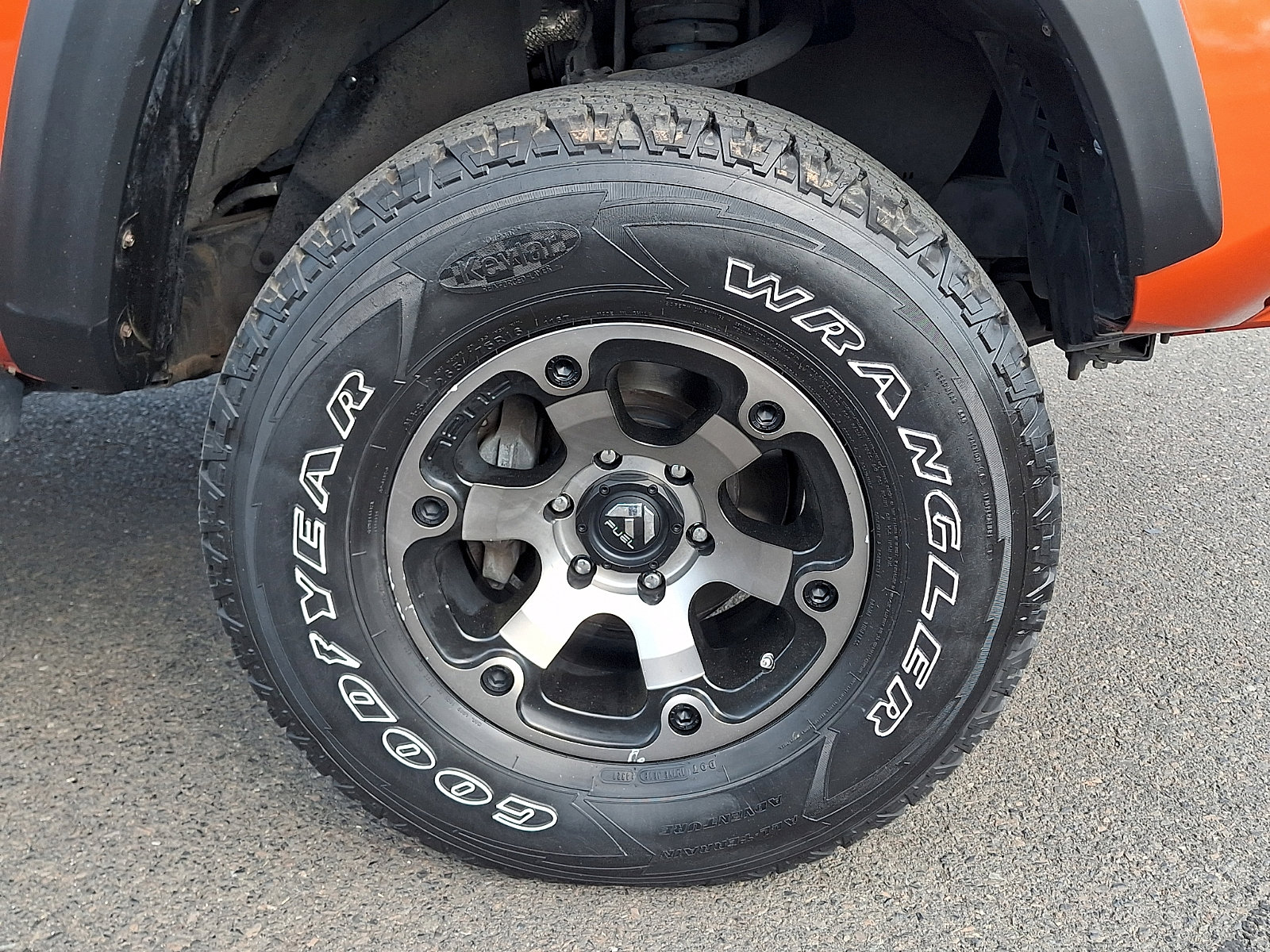 Used 2017 Toyota Tacoma TRD Off-Road w/ Premium & Technology Package image 9