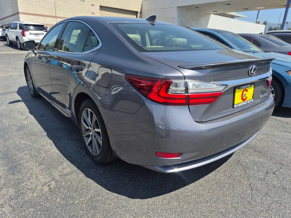 Used 2016 Lexus ES 300h w/ Luxury Package w/Wood Trim FWD image 5