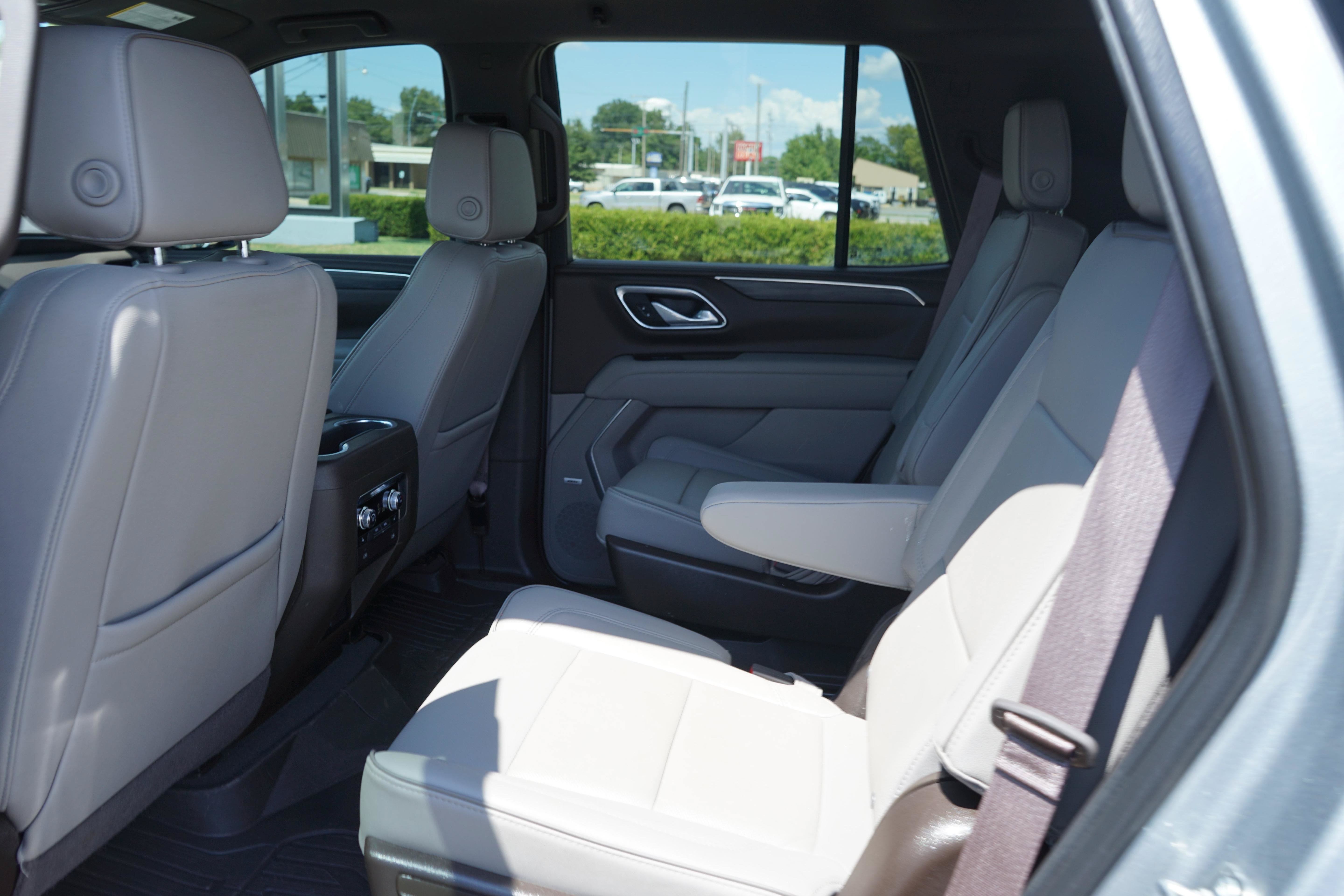Used 2024 GMC Yukon SLT w/ SLT Luxury Package AWD/4WD image 20