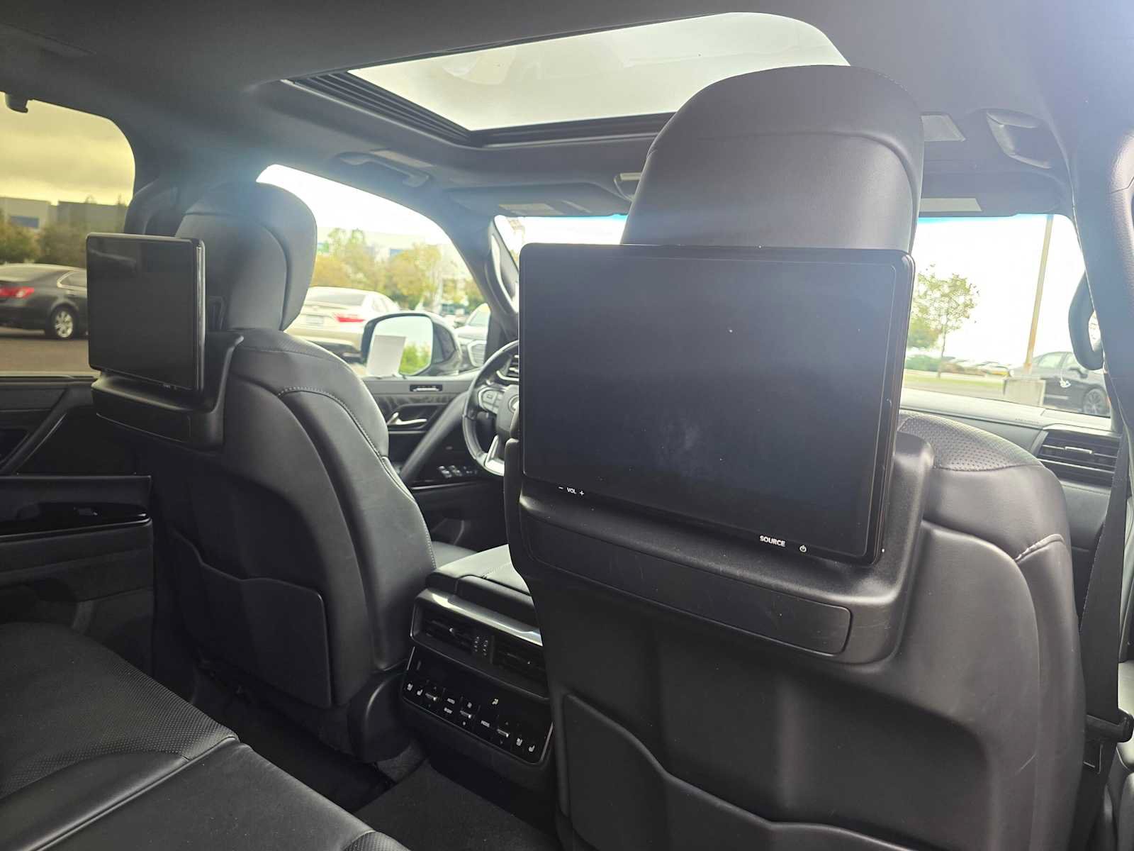Used 2022 Lexus LX 600 4WD w/ Appearance Package image 13