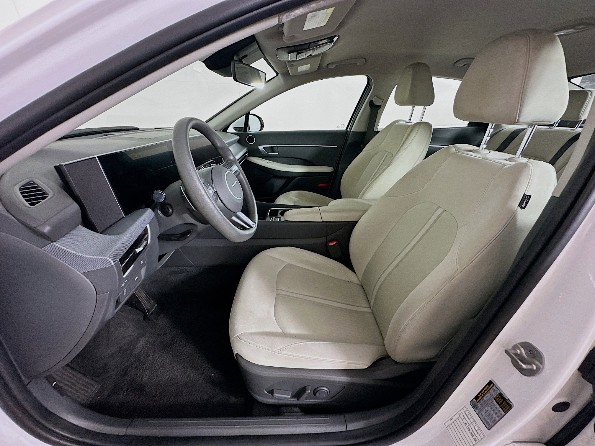 Used 2025 Hyundai Sonata SEL FWD image 13