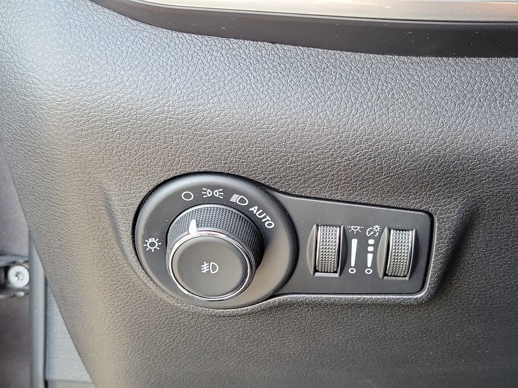 Used 2023 Jeep Compass Latitude w/ Sun and Sound Group image 13