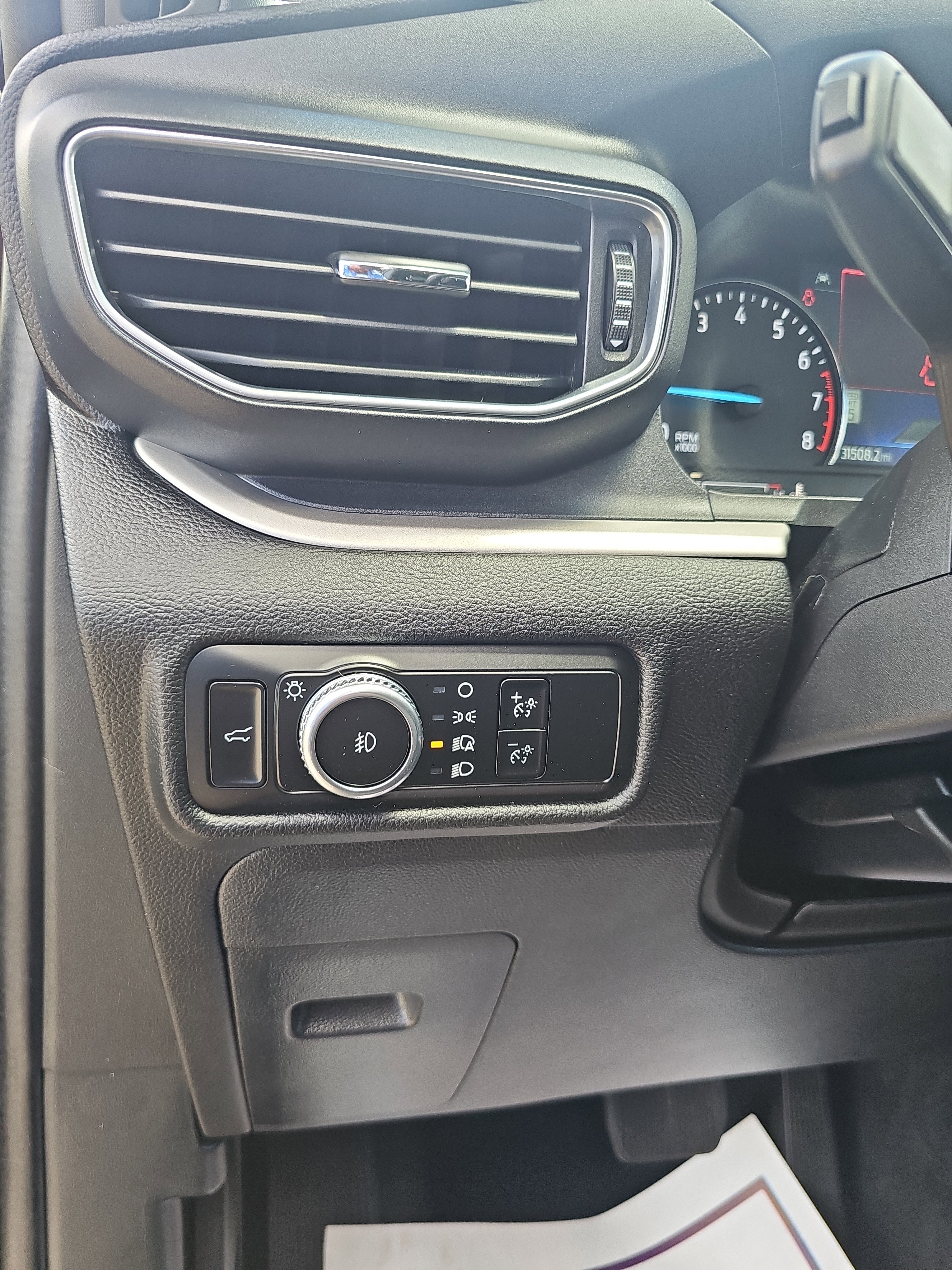 Used 2022 Ford Explorer XLT w/ Equipment Group 202A AWD/4WD image 25