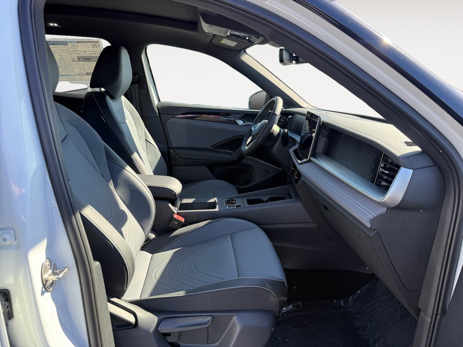 New 2026 Volkswagen Tiguan SE R-Line AWD/4WD image 19