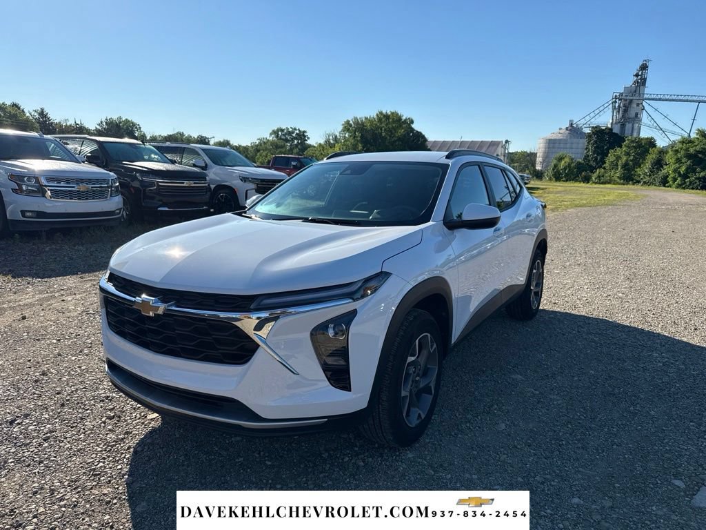 Used 2025 Chevrolet Trax LT FWD image 7